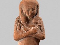 Aeg T 10  Aeg T 10, 21. Dynastie, Uschebti, Roter Ton, H 9,5 cm, B 4,0 cm, T 3,3 cm : Bestandskatalog Ägypten, Museumsfoto: Claus Cordes